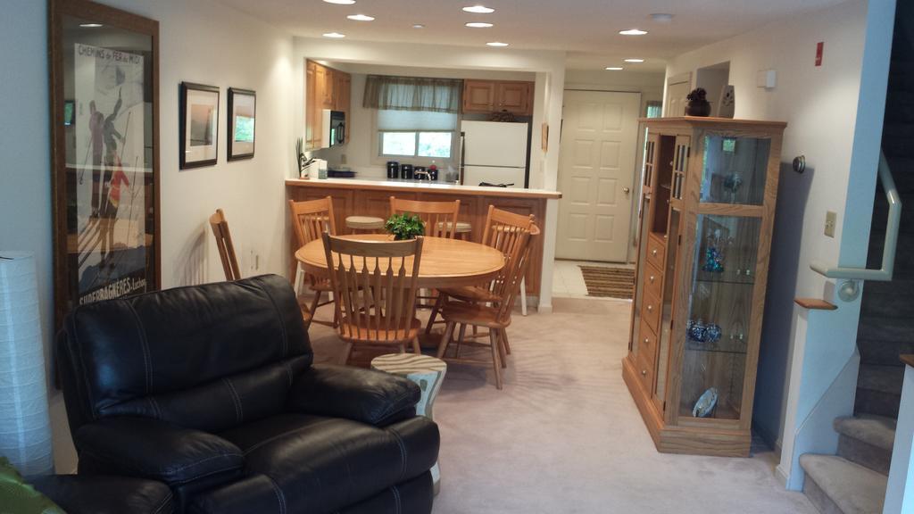 Lovely Townhouse With Views リンカーン エクステリア 写真
